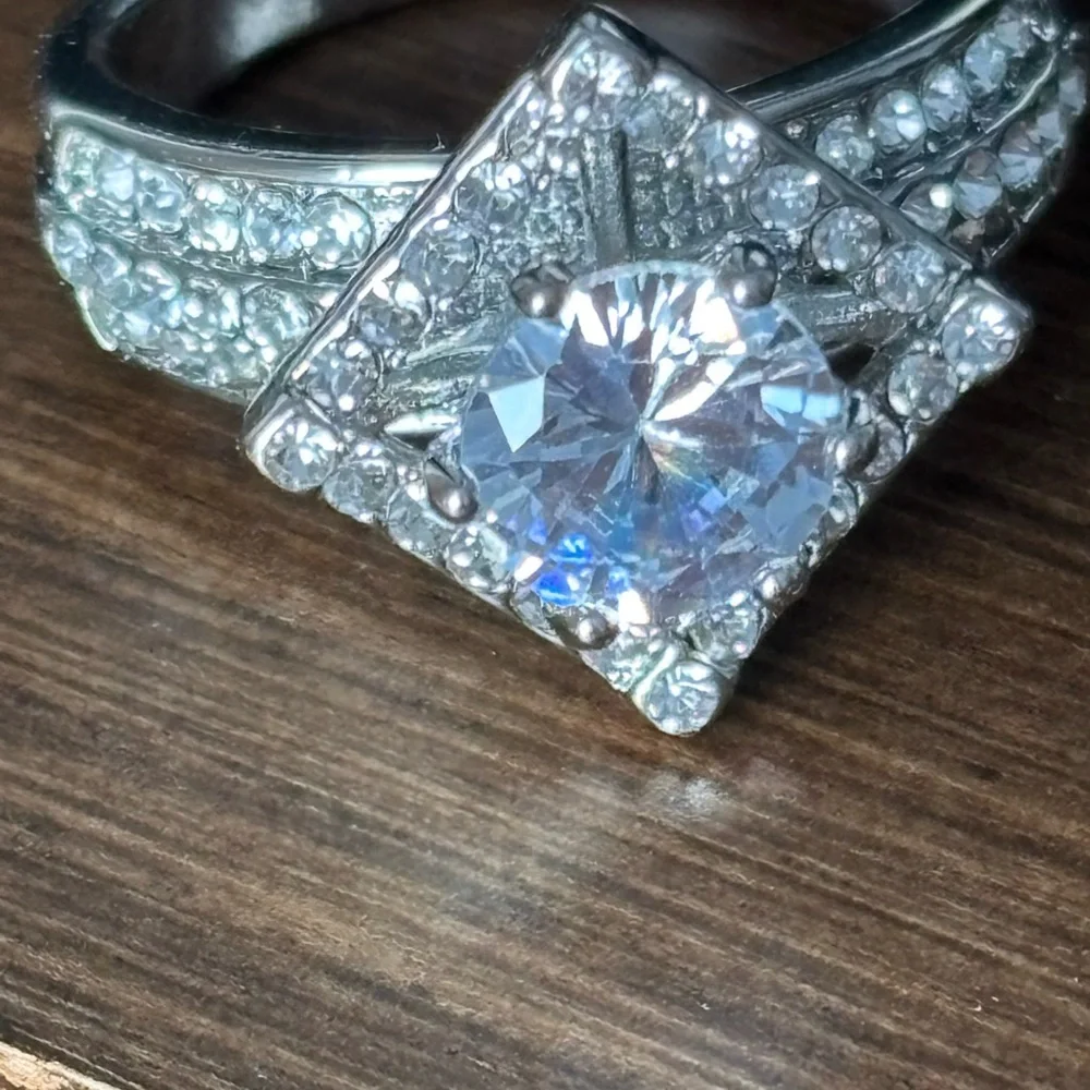 Silver Tone Crystal Ring with diamond shape center piece/size 6.5/ side crystals